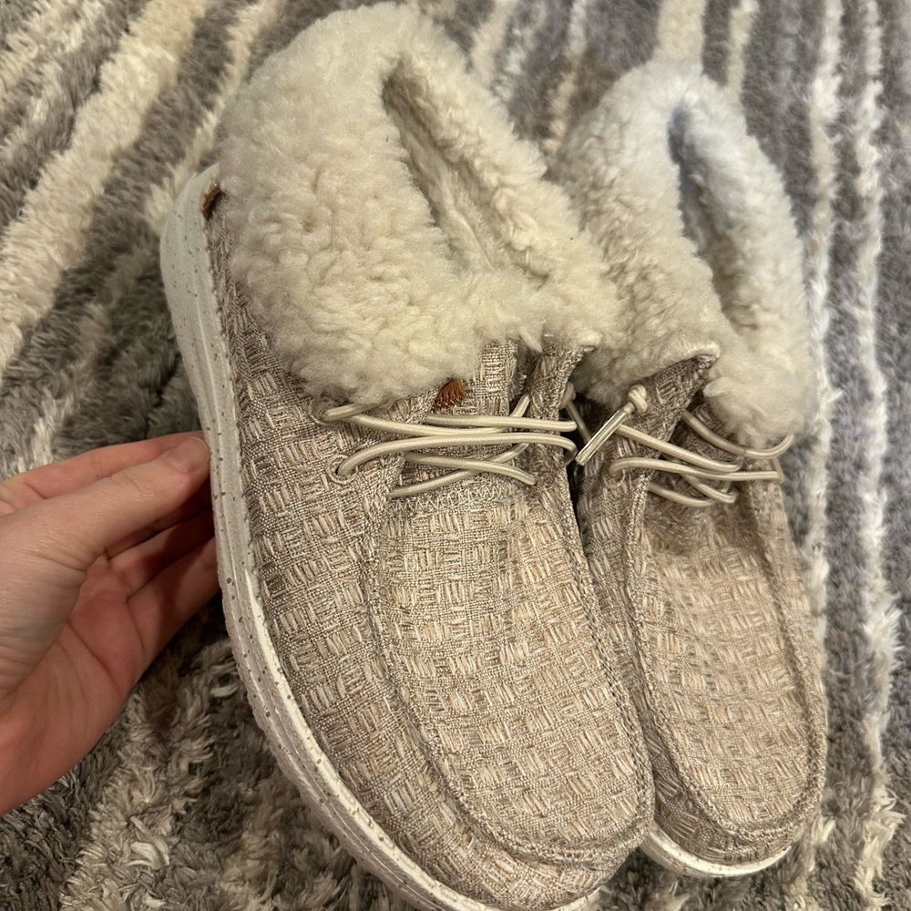 Youth size 3 hey dudes